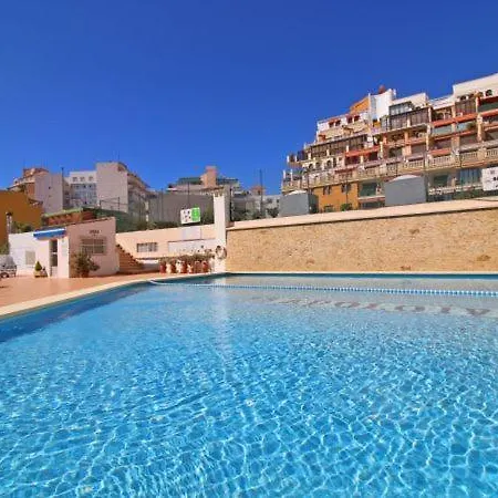 Sleeps 5 With Pool And Wifi Calp